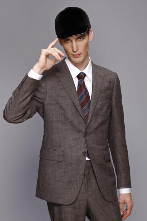 Какой головной убор подойдет к жакету. Бейсболка с пиджаком выглядит нелепо, а что тогда надеть на голову