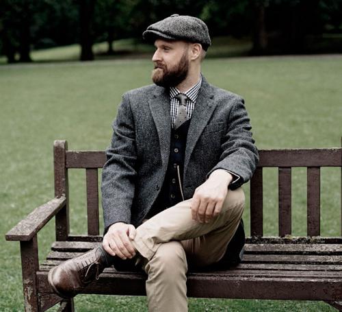 Какой головной убор подойдет к жакету. Бейсболка с пиджаком выглядит нелепо, а что тогда надеть на голову