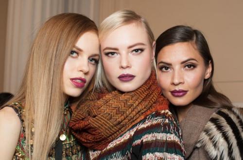 Цвет помады по возрасту. Поцелуй на удачу: как подобрать цвет помады?