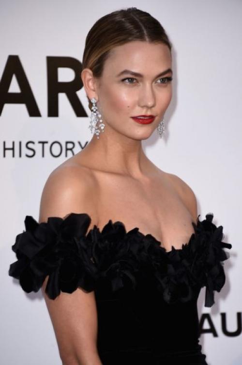 Цвет помады по возрасту. Поцелуй на удачу: как подобрать цвет помады?