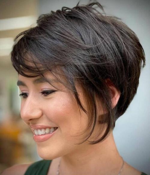 Молодящие стрижки 2022. Самые модные короткие женские стрижки в 2022-2023 году – последние тренды, фото стильных причесок