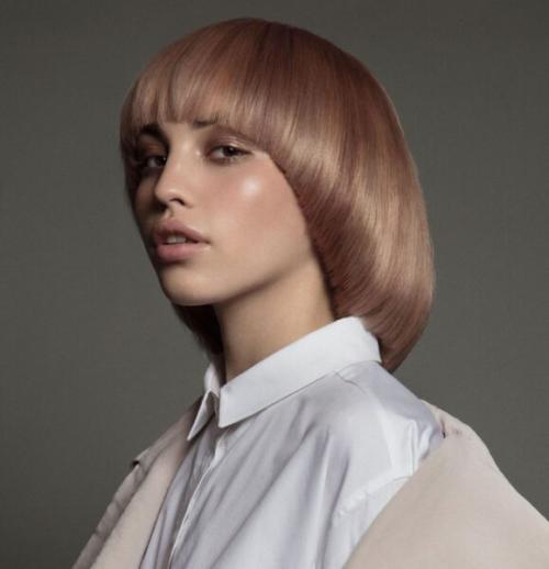 Молодящие стрижки 2022. Самые модные короткие женские стрижки в 2022-2023 году – последние тренды, фото стильных причесок