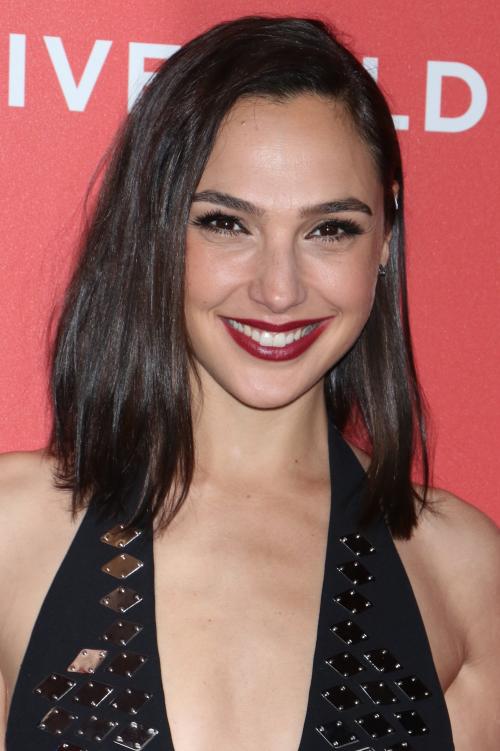 Универсальная стрижка на средние волосы. Модные и удобные стрижки на средние волосы: галерея фото причесок