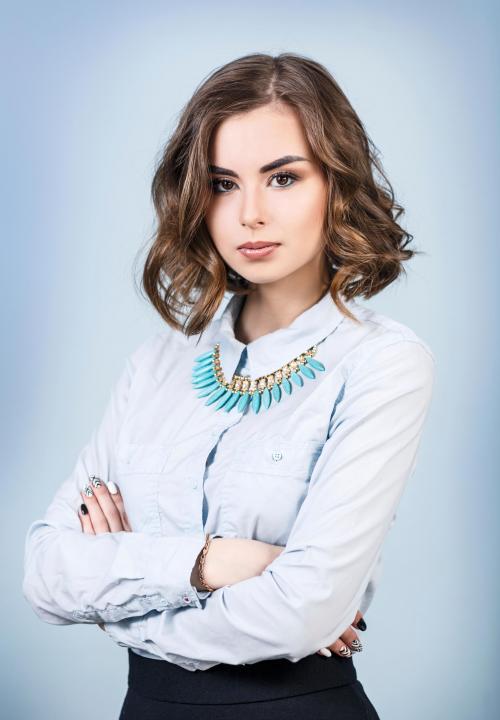 Универсальная стрижка на средние волосы. Модные и удобные стрижки на средние волосы: галерея фото причесок