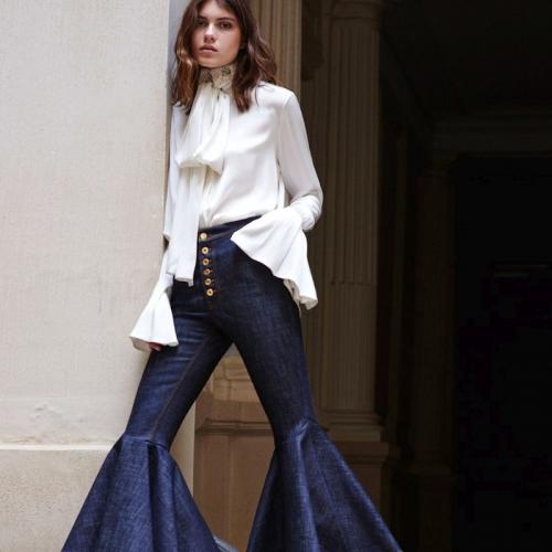 С какой обувью носить джинсы клеш зимой. Модные разновидности джинсов-клеш