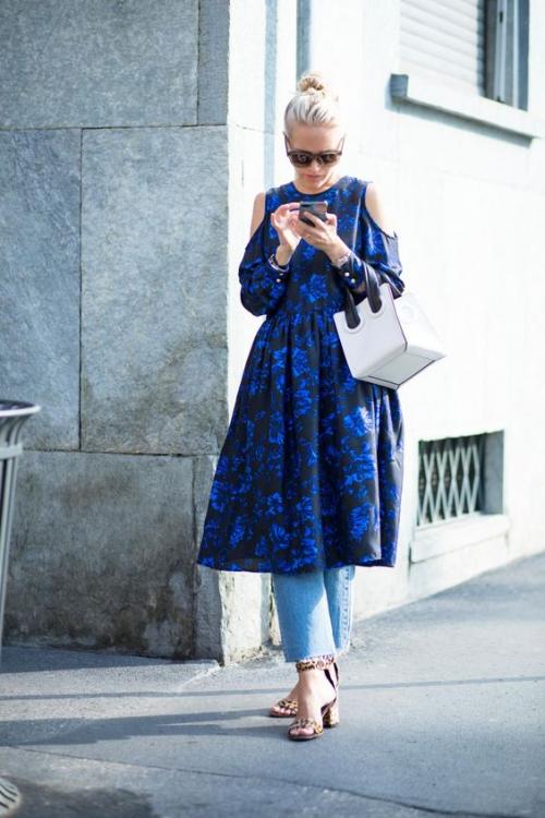 Какая длина платья лучше всего подходит для ношения с джинсами. Платье с джинсами: как носить?