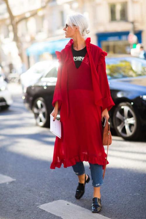 Какая длина платья лучше всего подходит для ношения с джинсами. Платье с джинсами: как носить?