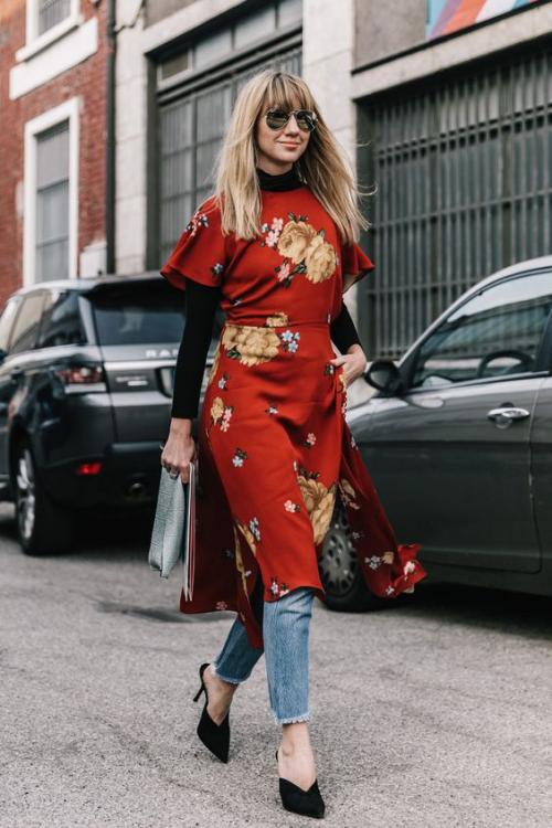 Какая длина платья лучше всего подходит для ношения с джинсами. Платье с джинсами: как носить?