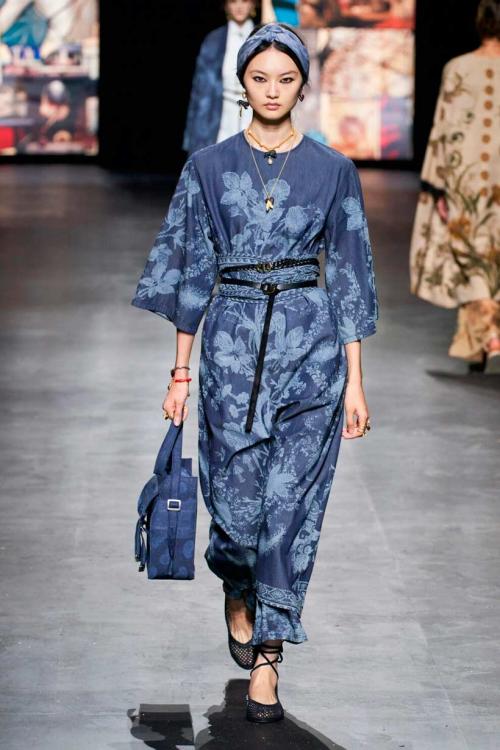 Какие мероприятия подходят для ношения платья с брюками в 2025 году. Какие платья носят с брюками