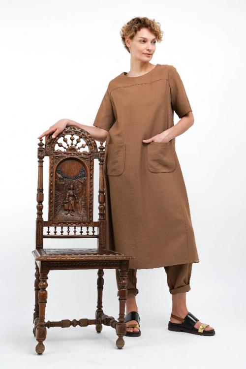 Стильно и уютно: как носить платье поверх брюк 14 Стильно и уютно: как носить платье поверх брюк 14