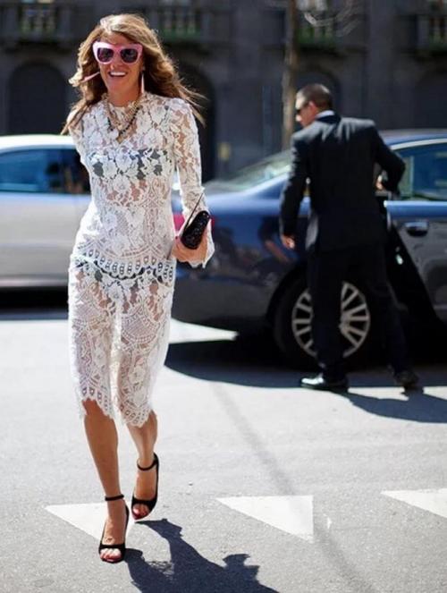 Как выбрать подходящие джинсы для прозрачного платья. Как носить прозрачное платье этим летом: модные образы