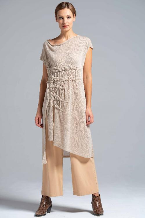 Стильно и уютно: как носить платье поверх брюк 07 Стильно и уютно: как носить платье поверх брюк 07