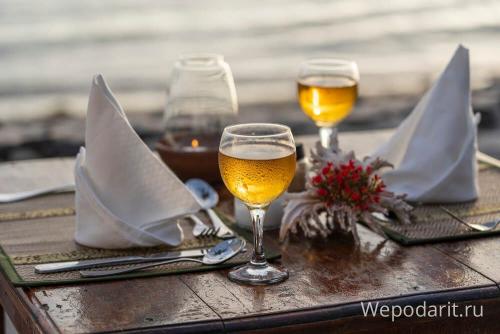 Что подарить малознакомой девушке на 8 марта. ТОП-92 подарка Женщине на 8 марта (недорогие + вкусные)