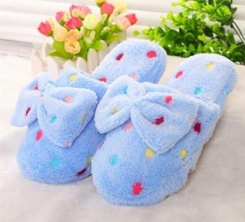 Недорогие подарки на 8 марта. Выбираем подарки на 8 марта до 300 рублей