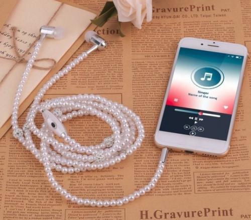 Недорогие подарки на 8 марта. Выбираем подарки на 8 марта до 300 рублей