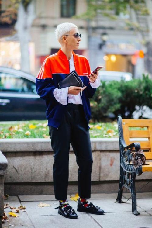 Как носить носки с короткими джинсами. Как носить носки с укороченными брюками?