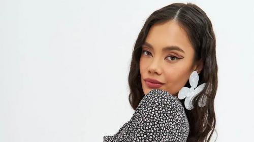 Какие аксессуары идеально дополняют платье. Создание неповторимого образа: как правильно подобрать аксессуары к платью