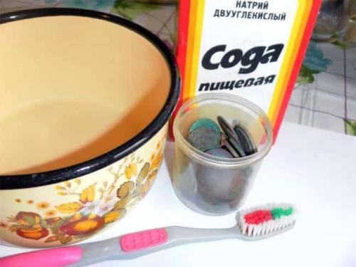 Как очистить эмалированную кастрюлю белизной. Как правильно отмыть почерневшую или пожелтевшую эмалированную кастрюлю