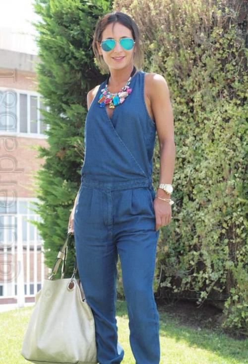 Джинсовая одежда в гардеробе женщины 40 лет. Джинсовые вещи для женщин после 40 лет