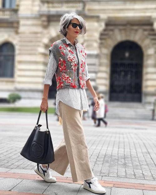 Джинсы для женщин после 40 лет 2022. Какие тренды весны 2022 идеальны для зрелых дам: учимся на примерах блогеров 01 Джинсы для женщин после 40 лет 2022. Какие тренды весны 2022 идеальны для зрелых дам: учимся на примерах блогеров 01