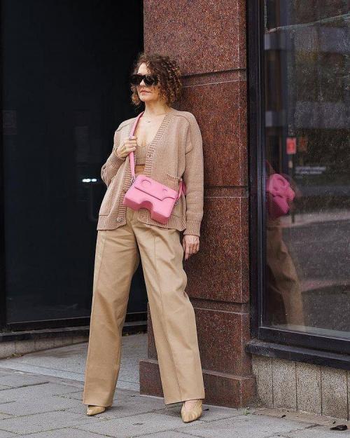 Джинсы для женщин после 40 лет 2022. Какие тренды весны 2022 идеальны для зрелых дам: учимся на примерах блогеров 03 Джинсы для женщин после 40 лет 2022. Какие тренды весны 2022 идеальны для зрелых дам: учимся на примерах блогеров 03