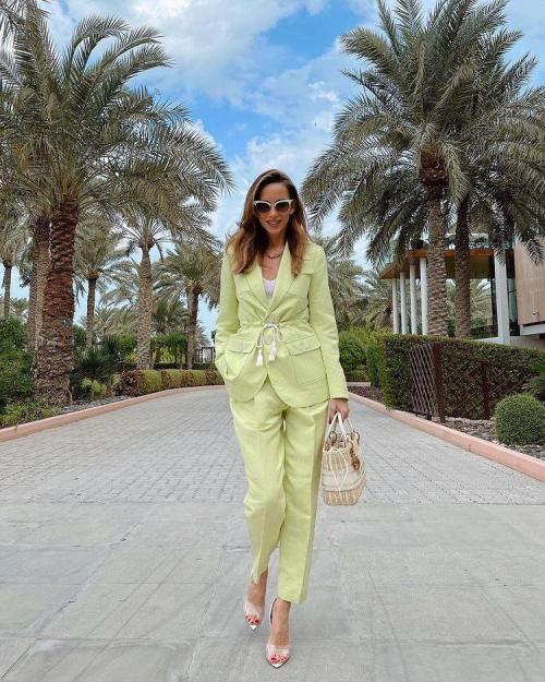 Джинсы для женщин после 40 лет 2022. Какие тренды весны 2022 идеальны для зрелых дам: учимся на примерах блогеров 08 Джинсы для женщин после 40 лет 2022. Какие тренды весны 2022 идеальны для зрелых дам: учимся на примерах блогеров 08