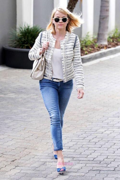 Что надеть с джинсами женщине 40-50 лет. Джинсовые вещи в повседневных комплектах 07 Что надеть с джинсами женщине 40-50 лет. Джинсовые вещи в повседневных комплектах 07