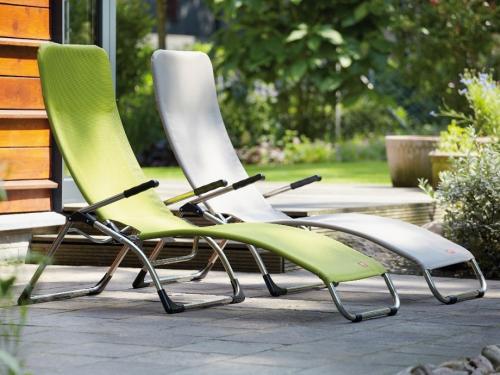Как выбрать идеальное кресло шезлонг для пожилых людей: советы и рекомендации 08