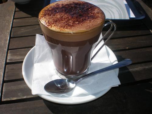 Какие существуют альтернативы классическому рецепту мокка-мусса. Кофе Мокко, он же Мокачино (Моккачино): что это, рецепт, состав, отличия от капучино, нужна ли кофемашина?