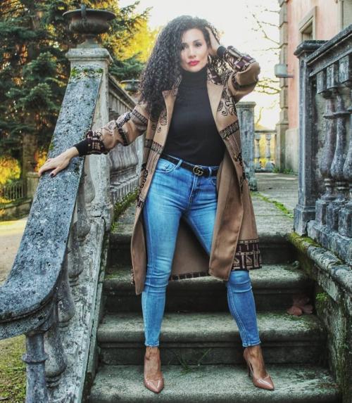 Джинсы для пожилых женщин. Эвелина Хромченко объяснила взрослым женщинам, как носить джинсы после 50 лет и не выглядеть дешево