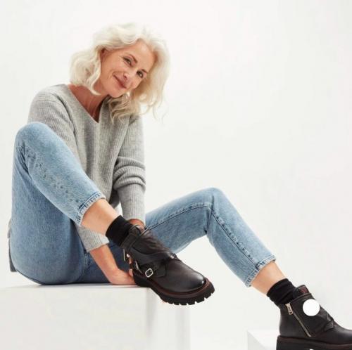 Джинсы для пожилых женщин. Эвелина Хромченко объяснила взрослым женщинам, как носить джинсы после 50 лет и не выглядеть дешево