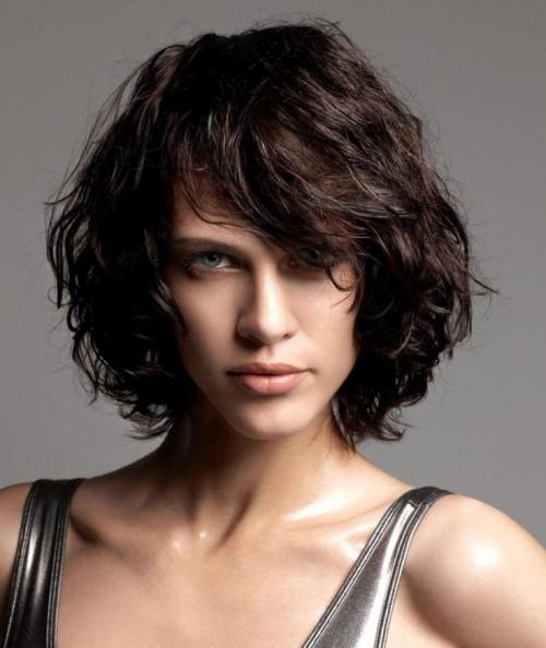 Какие фото-примеры стрижек для кудрявых волос можно найти в интернете для вдохновения. Стрижки для тонких и вьющихся волос