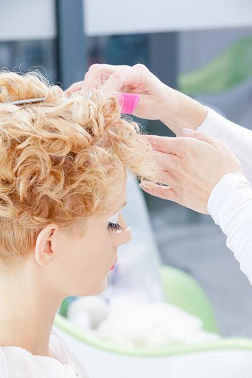 Какие средства для стайлинга помогут избежать бунта на голове. Идеальный стайлинг кудрявых волос: лайфхаки и советы