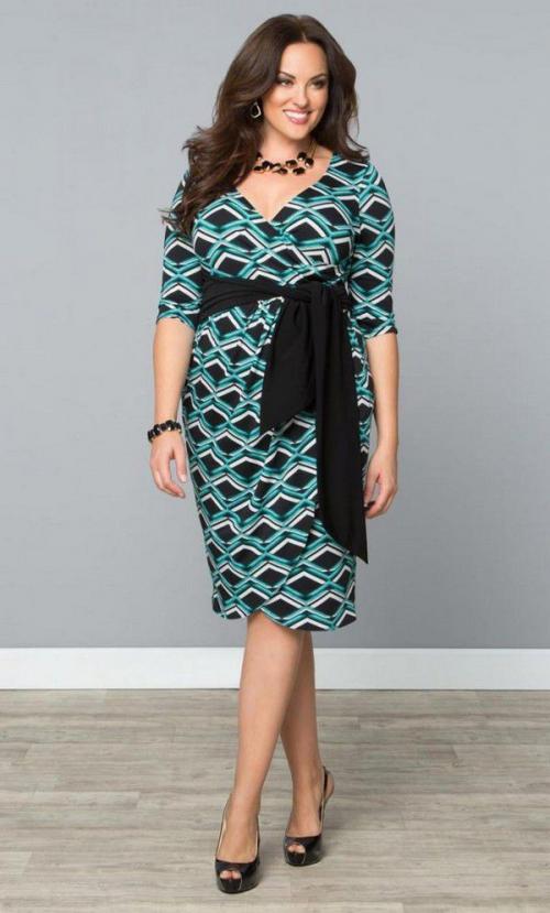 10 стильных образов с джинсами для полных женщин 40+. Правила выбора одежды