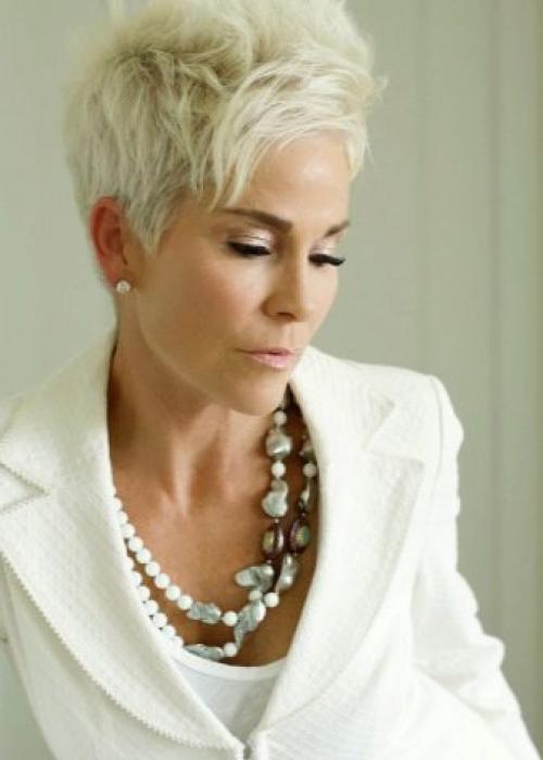 Стрижки на волнистые волосы средней длины 2019. Особенности волнистых прядей 29