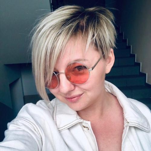 Стрижки на вьющиеся волосы и круглое лицо 2020. Актуальные короткие стрижки для круглого лица – фото