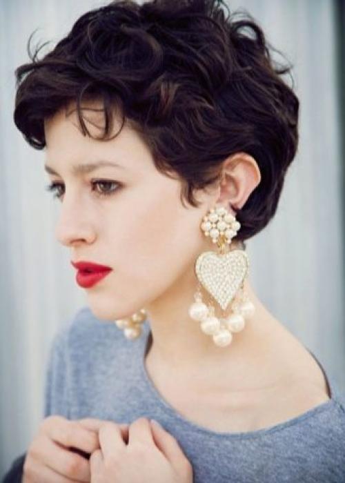 Стрижки на волнистые волосы средней длины 2019. Особенности волнистых прядей 21