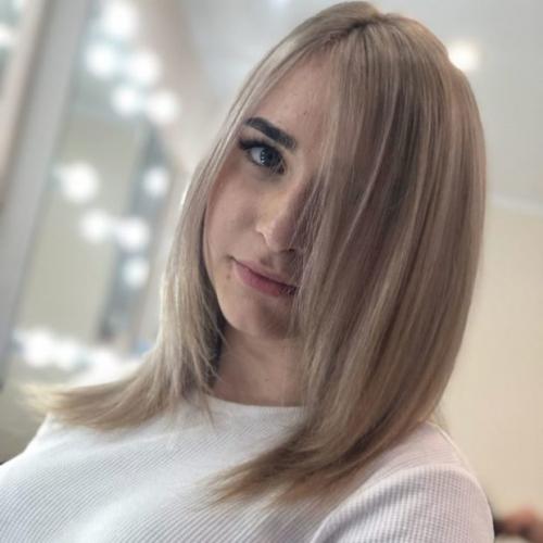 Стрижки на вьющиеся волосы и круглое лицо 2020. Актуальные короткие стрижки для круглого лица – фото