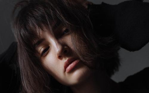 Какие характеристики структуры волос могут повлиять на выбор длины стрижки. Как выбрать подходящую стрижку