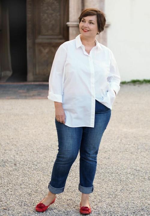 Джинсы клеш на полных. Хромченко назвала модели джинсов, которые отлично подходят полным женщинам 50+