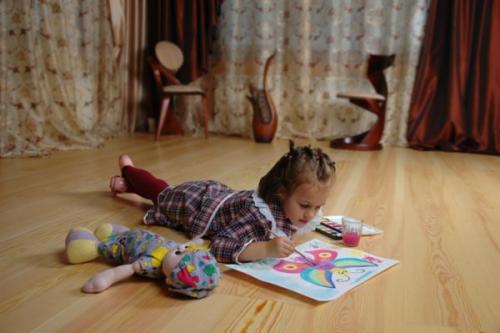 Какие факторы следует учитывать при выборе полов для квартиры на первом этаже