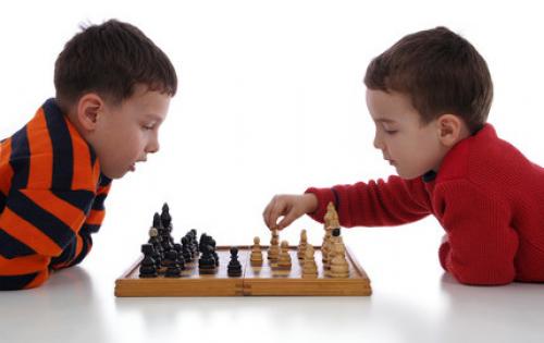 Какие стратегии и тактики используются в шахматах