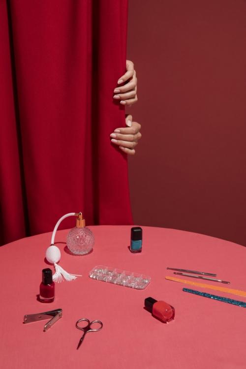 Какие особенности есть у шеллака для коротких ногтей